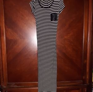 Black and white striped maxi dress with pocket sm.
